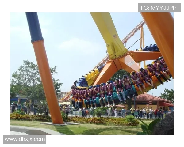 足球明星挑战麻辣面极限美食赛场的火辣体验与欢乐瞬间